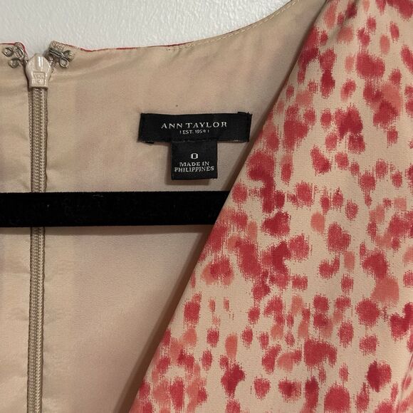 Ann Taylor Womens Red Sleeveless V-Neck Ruffle Stretch Partywear Shift Dress 0 - Picture 2 of 8